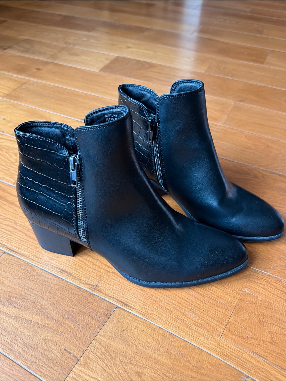 Kim Rogers Black Croc Ankle Booties Size 8.5 Low Heel